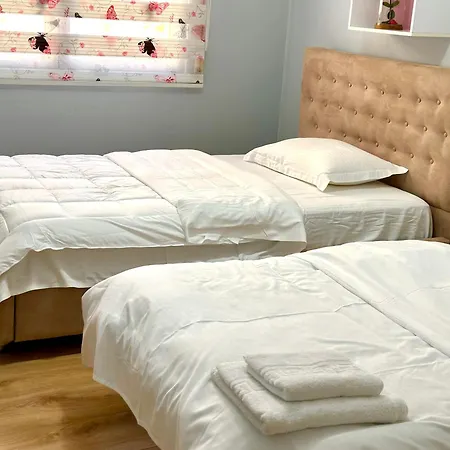 Holiday Apartament فلورا