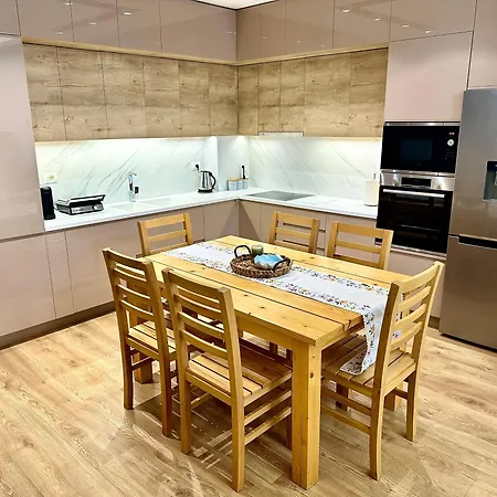 Xhem Luxury Apartament فلورا